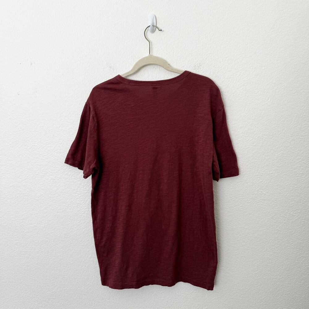 [Vuori] Maroon Ruby Men's Crew Neck Short Sleeve Pocket Tee T-Shirt Sz Medium M - Picture 3 of 11